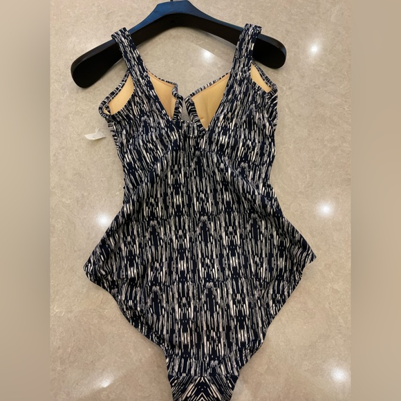 NEW MIRACLESUIT Silver Shores Criss Cross Escape One Piece Swimsuit Size 8 - Picture 8 of 10